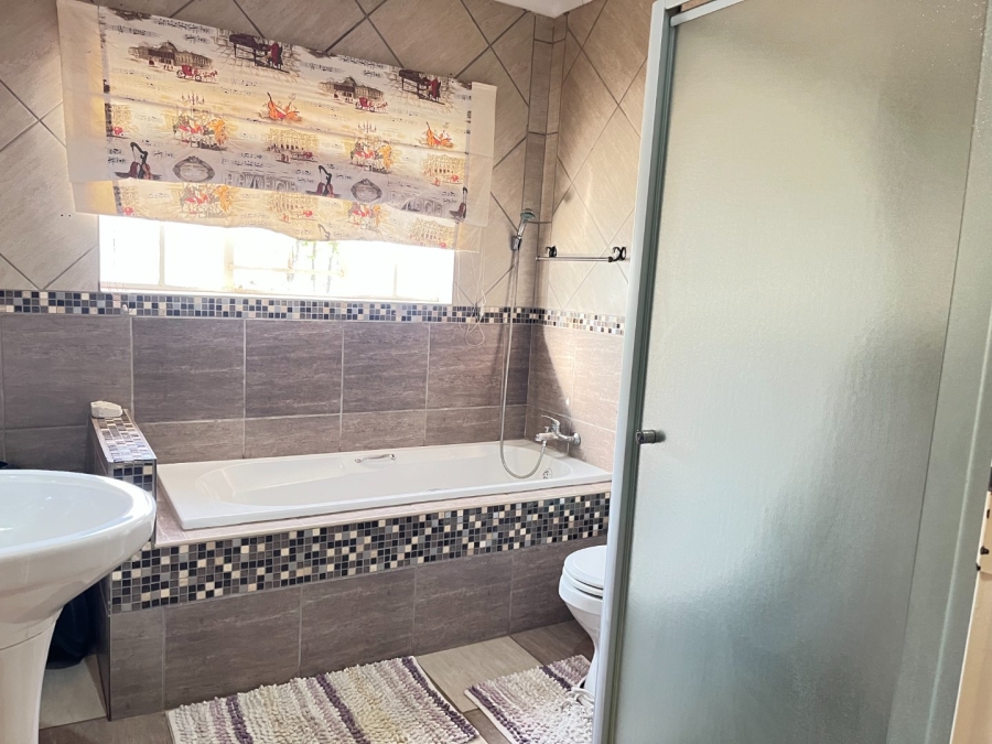 Commercial Property for Sale in Vyfhoek A H North West